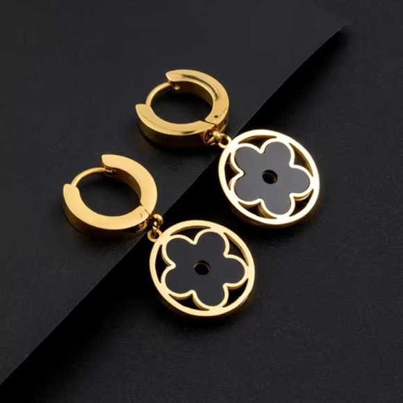 Women’s 18K Gold Stainless Steel Black Flower Earring Studs  Fashion Earrings - Picture 6 of 6